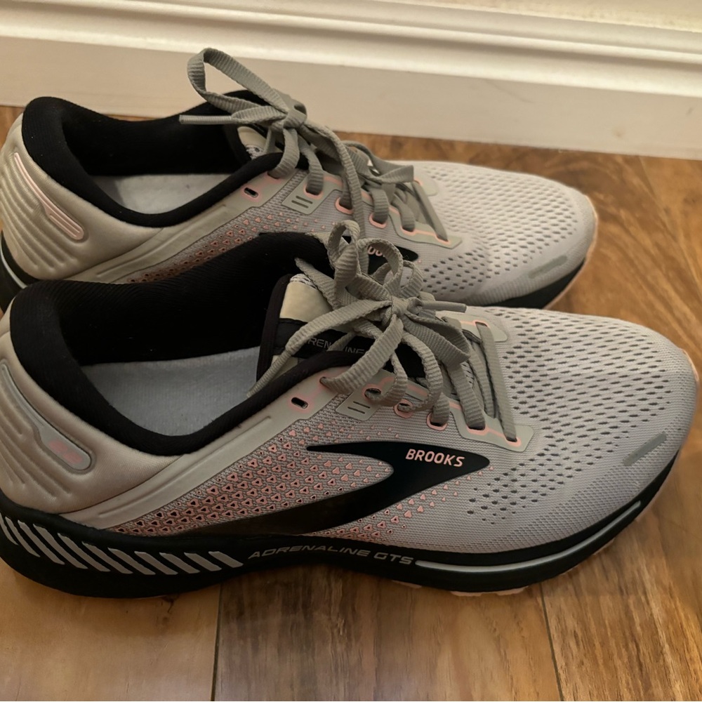 Brooks Adrenaline 22 GTS Gray Running Shoes 9